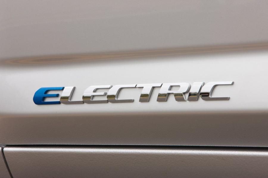  Toyota RAV4 EV 2012 года  (фото 59 из 107)
